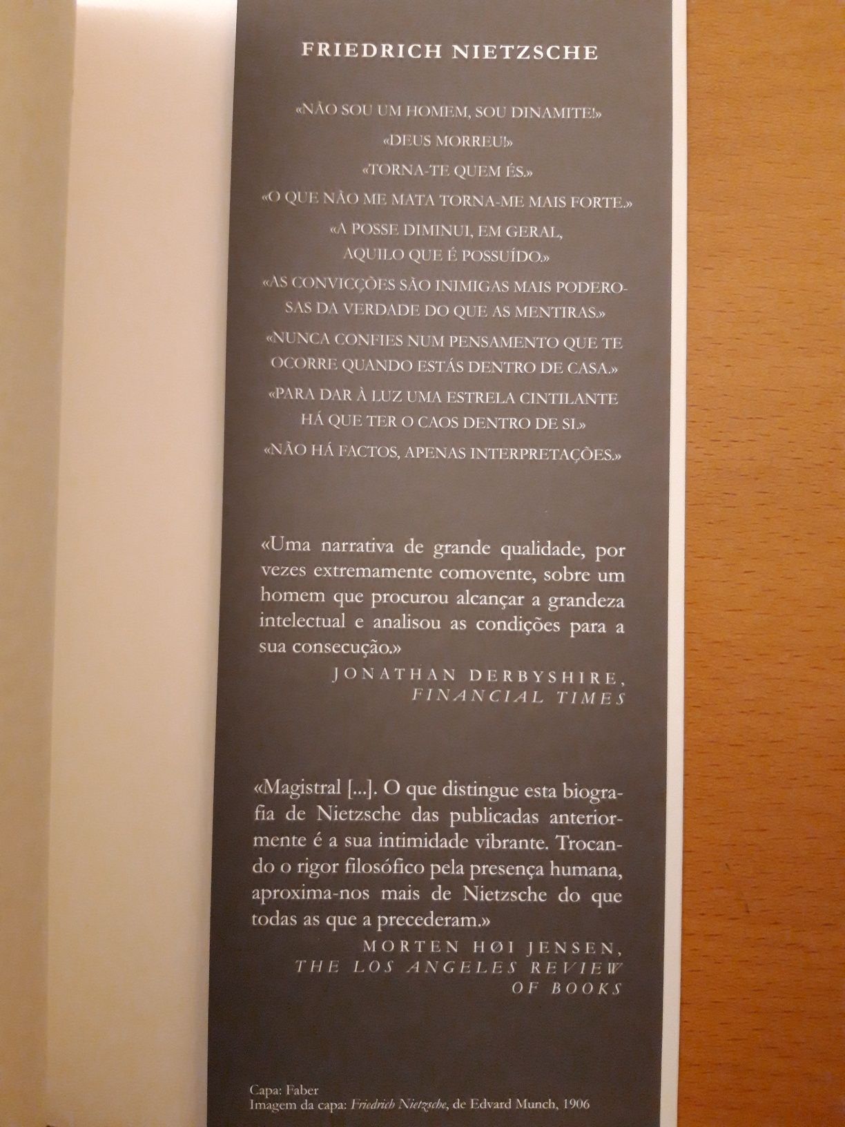 Livro "Eu sou Dinamite! A vida de Friedrich Nietzsche" de Sue Prideaux