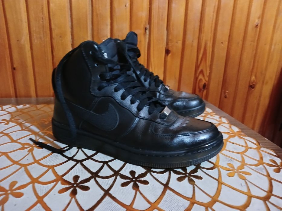 Nike чорного кольору