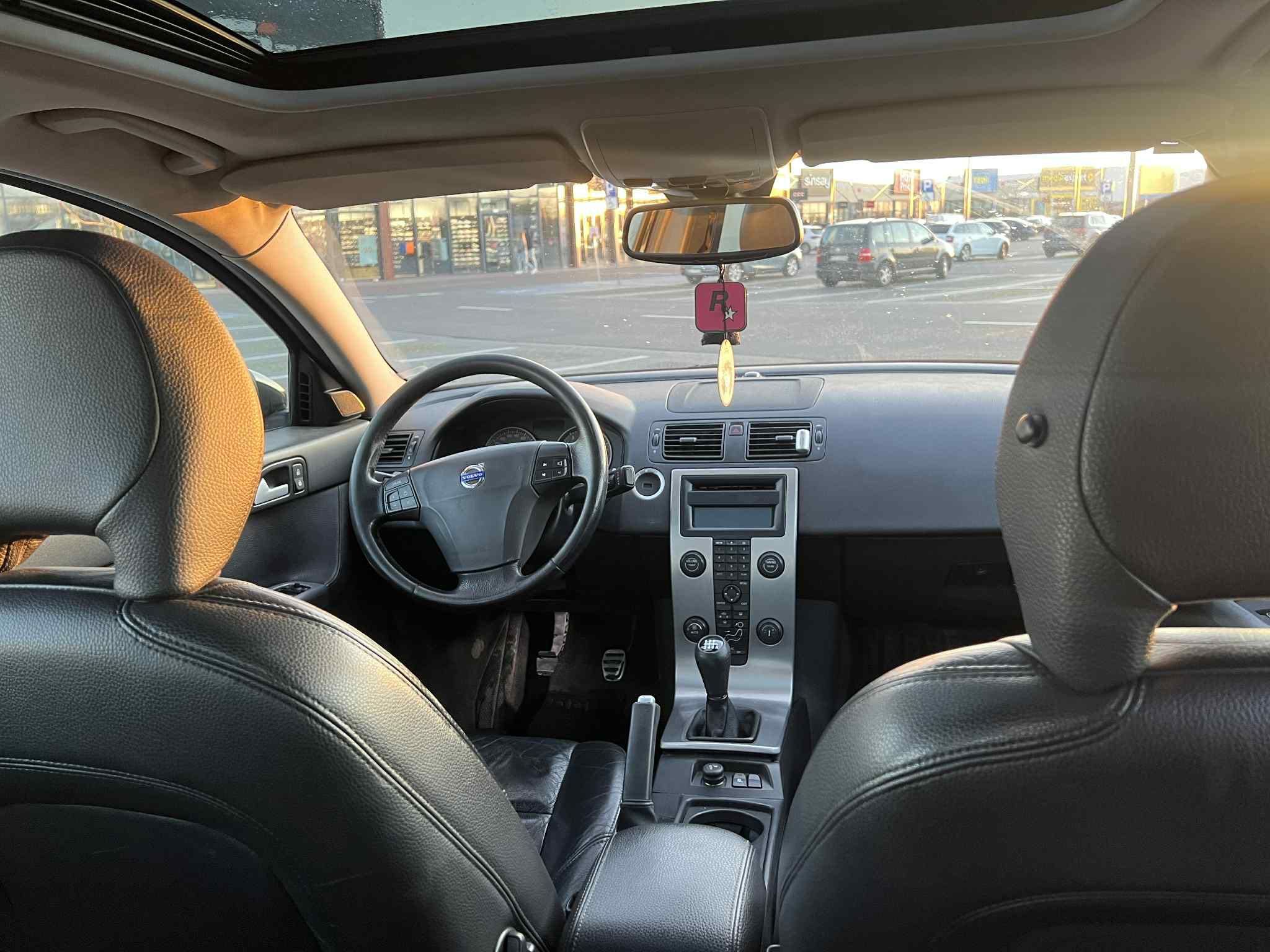 VOLVO S40 - T5 . (5 cylindrów, Turbo i 220 KM) GAZ! Świetna CENA!