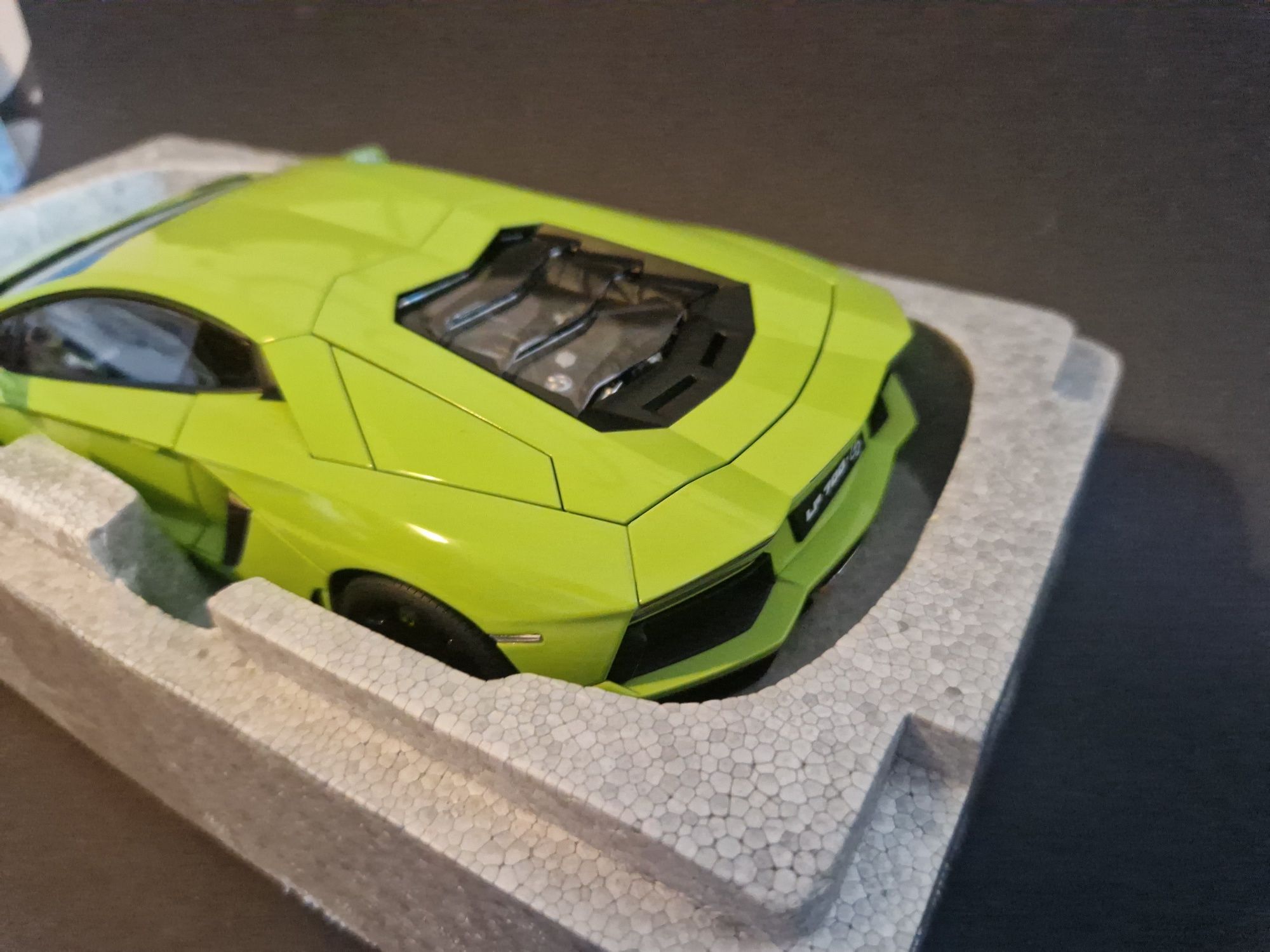 Lamborghini Aventador AutoArt 1:18