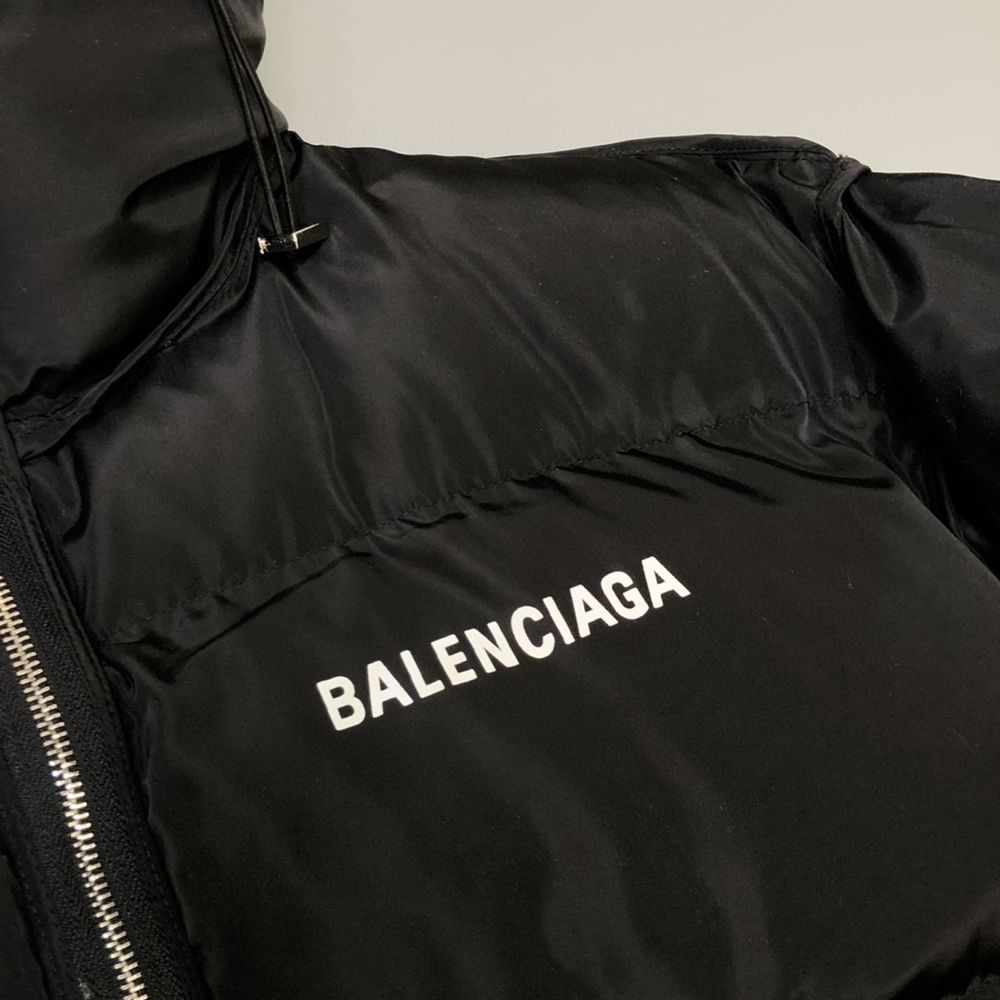 Quispo Balenciaga Reversivel Novo