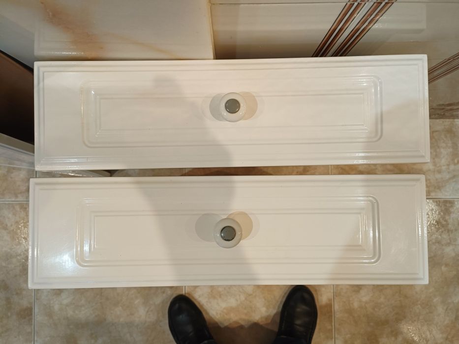 Portas e gavetas de cozinha.