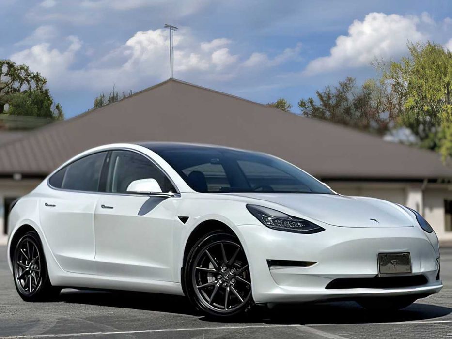 Tesla Model 3      2018