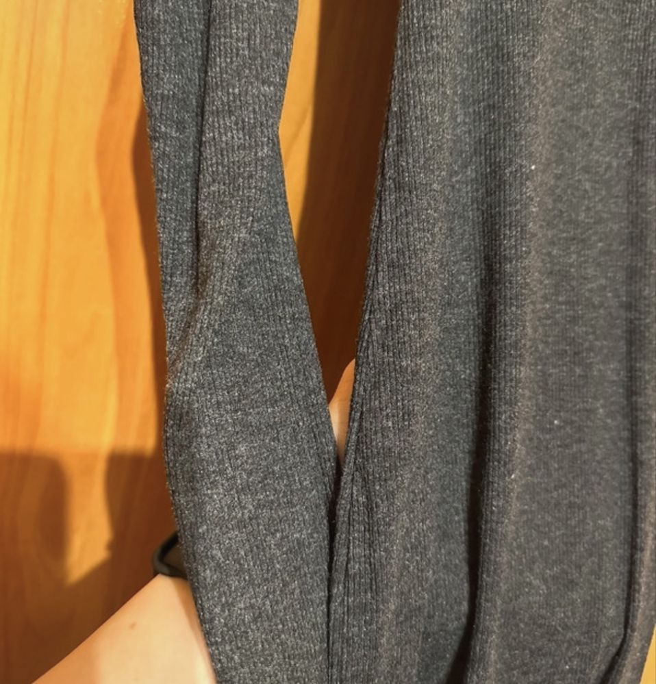 Szara sukienka prążek H&M 36 z półgolfem