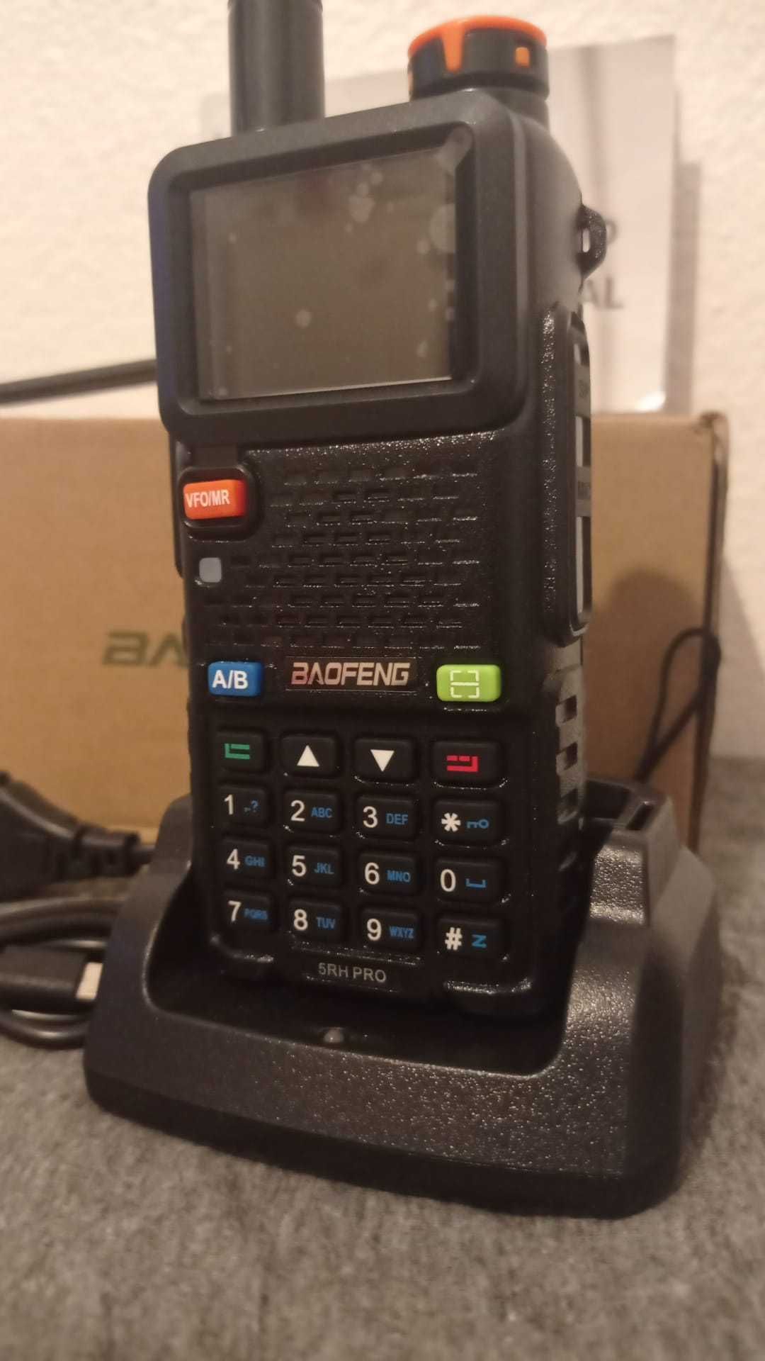 Walkie Talkie - Baofeng 5RH Pro Series - Novo!!