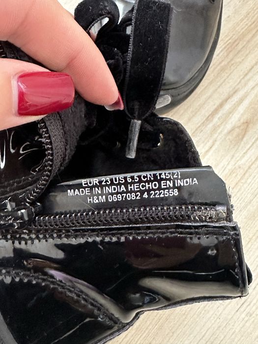 Черевики лаковані для дівчинки