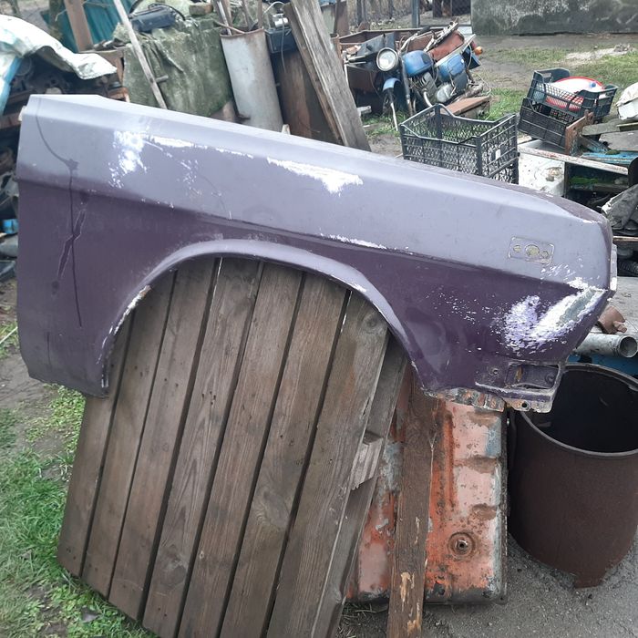 Продам крило передне праве Волга газ 24