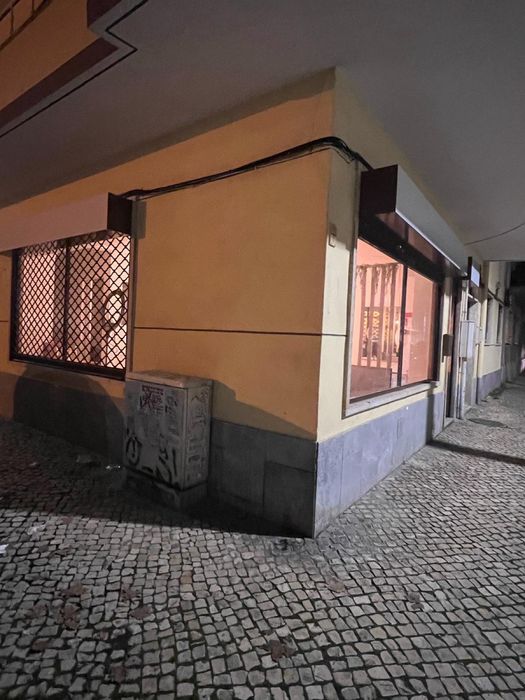 Loja em Alverca com ponto de Cabelereiro
