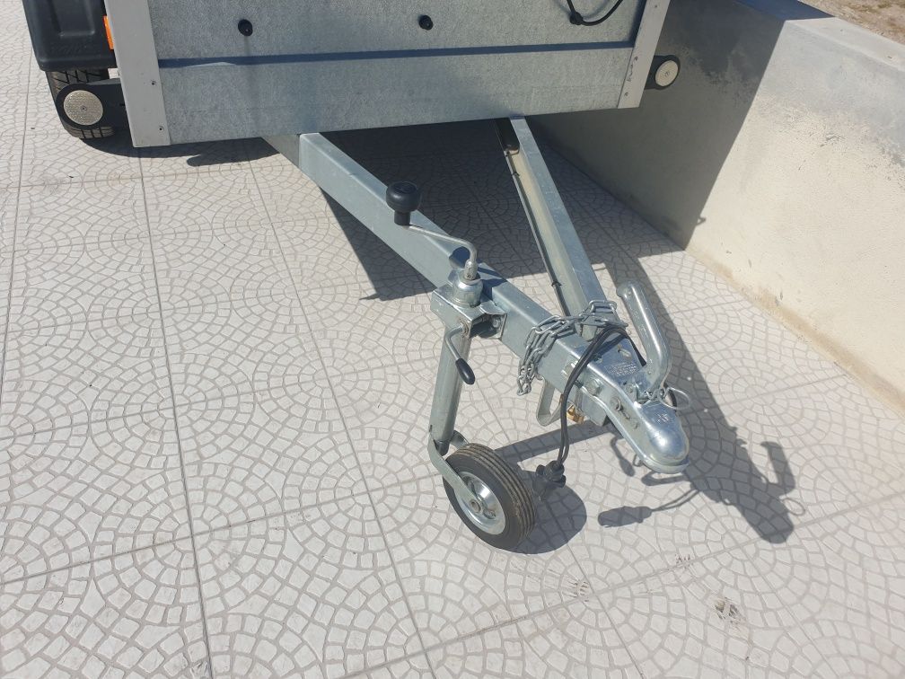 Vendo atrelado Agados