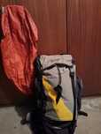 Mochila  de caminhada e campismo.