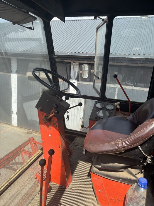 Kombajn zbożowy Bizon Z 056