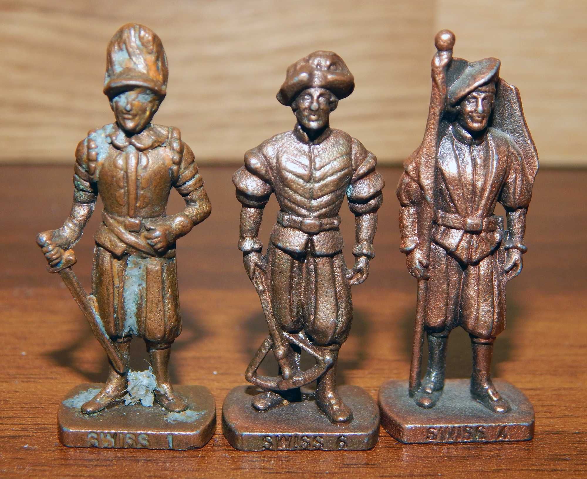Kinder niespodzianka metalowe figurki