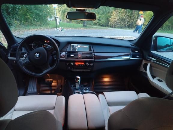 В продаже BMW x5 e70