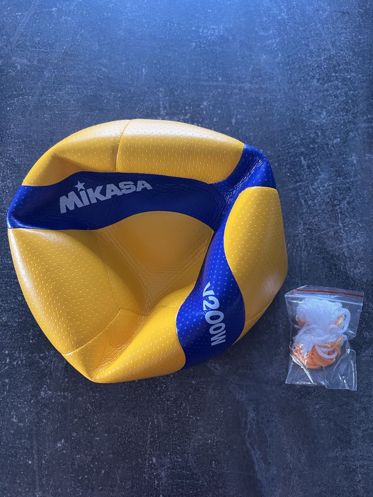 Nowa piłka do siatkówki Mikasa V200W