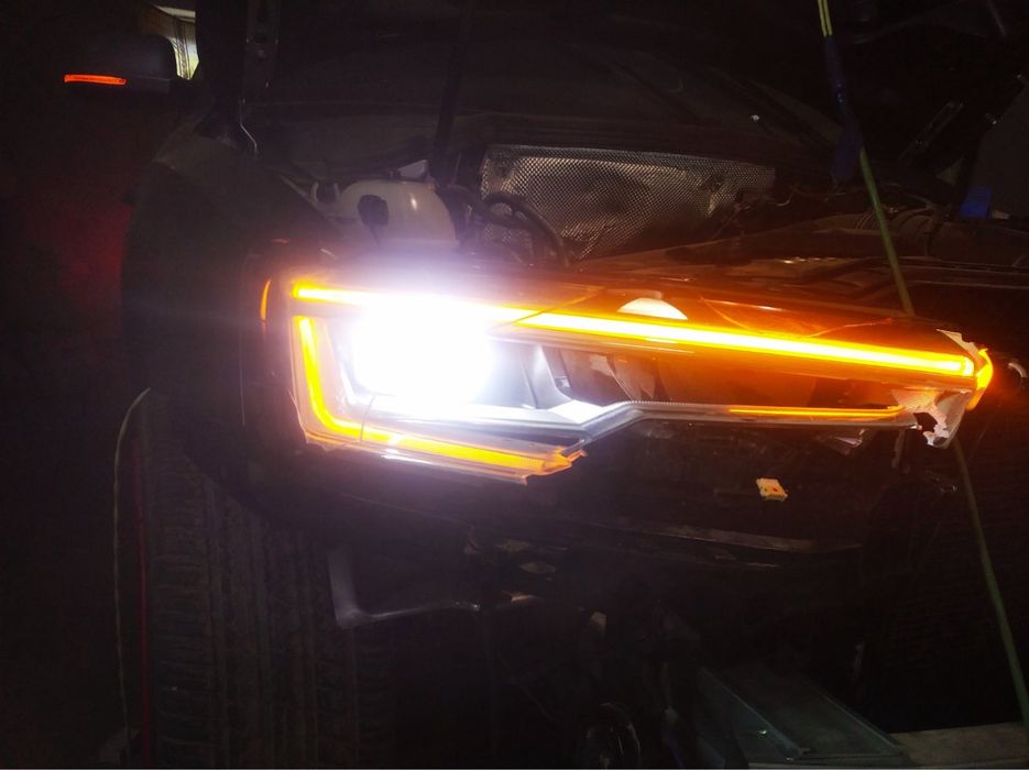 Адаптивна Фара audi Q3 2016