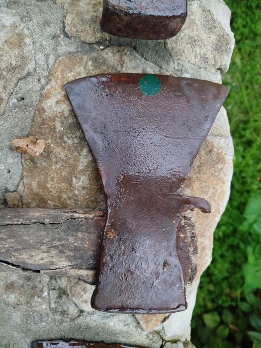 Продам недорого сокири