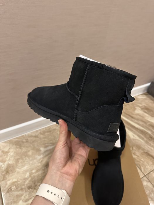 Тепленькі UGG у чорному кольорі 40-41 розмір 26,5 - 27 см