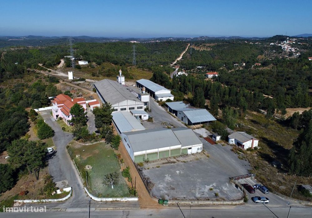 Complexo Fabril em Tomar: Localização Privilegiada a 2 km da A13