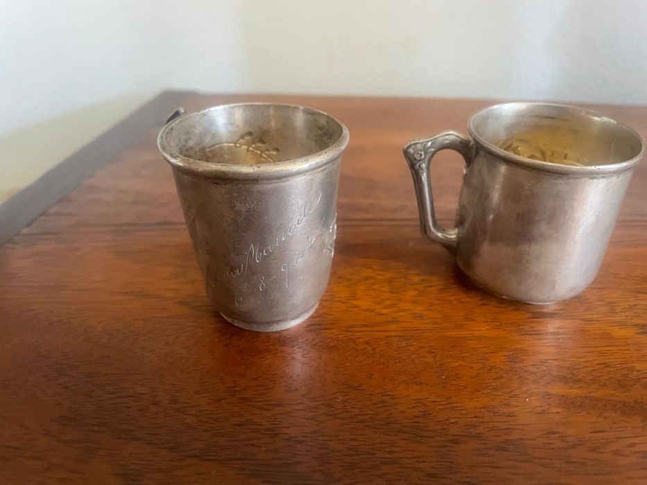 Duas chávenas em prata