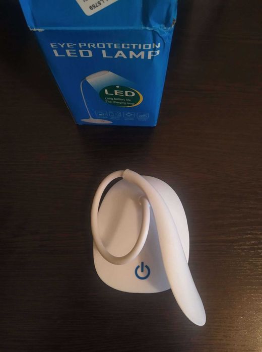 Світлодіодна настільна лампа