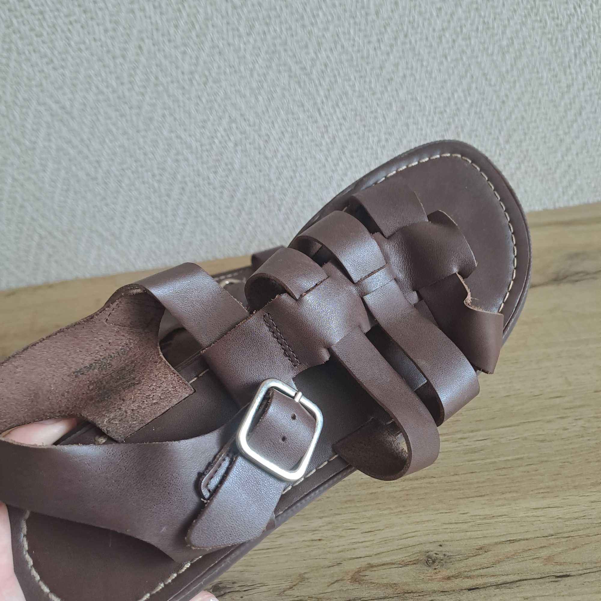 Шкіряні сандалі ZARA