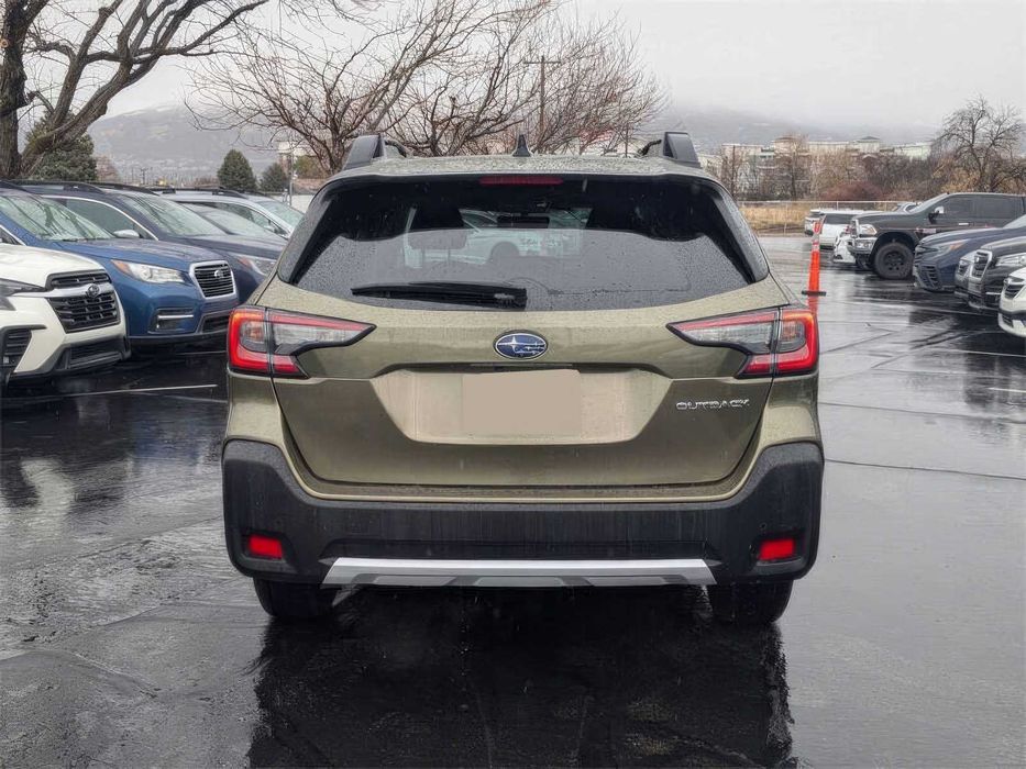 Subaru Outback Limited      2024