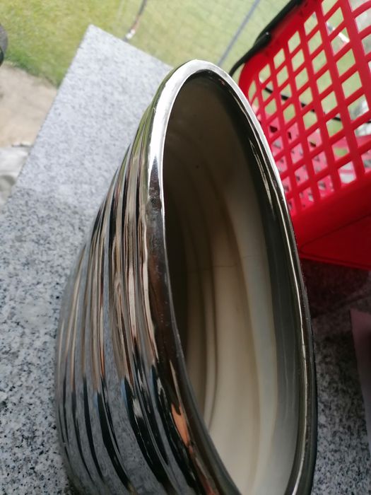 Jarra oval cerâmica prateada