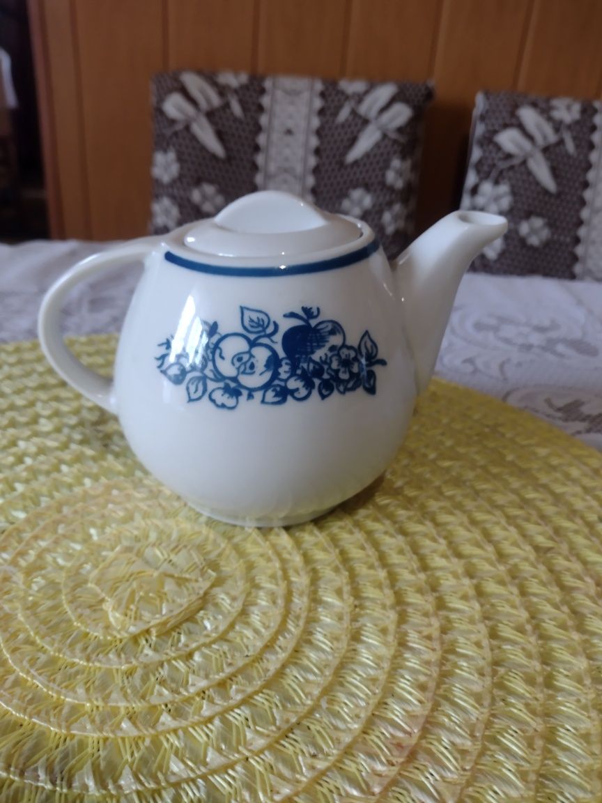 Porcelanowy Dzbaneczek na herbatę  i kawe