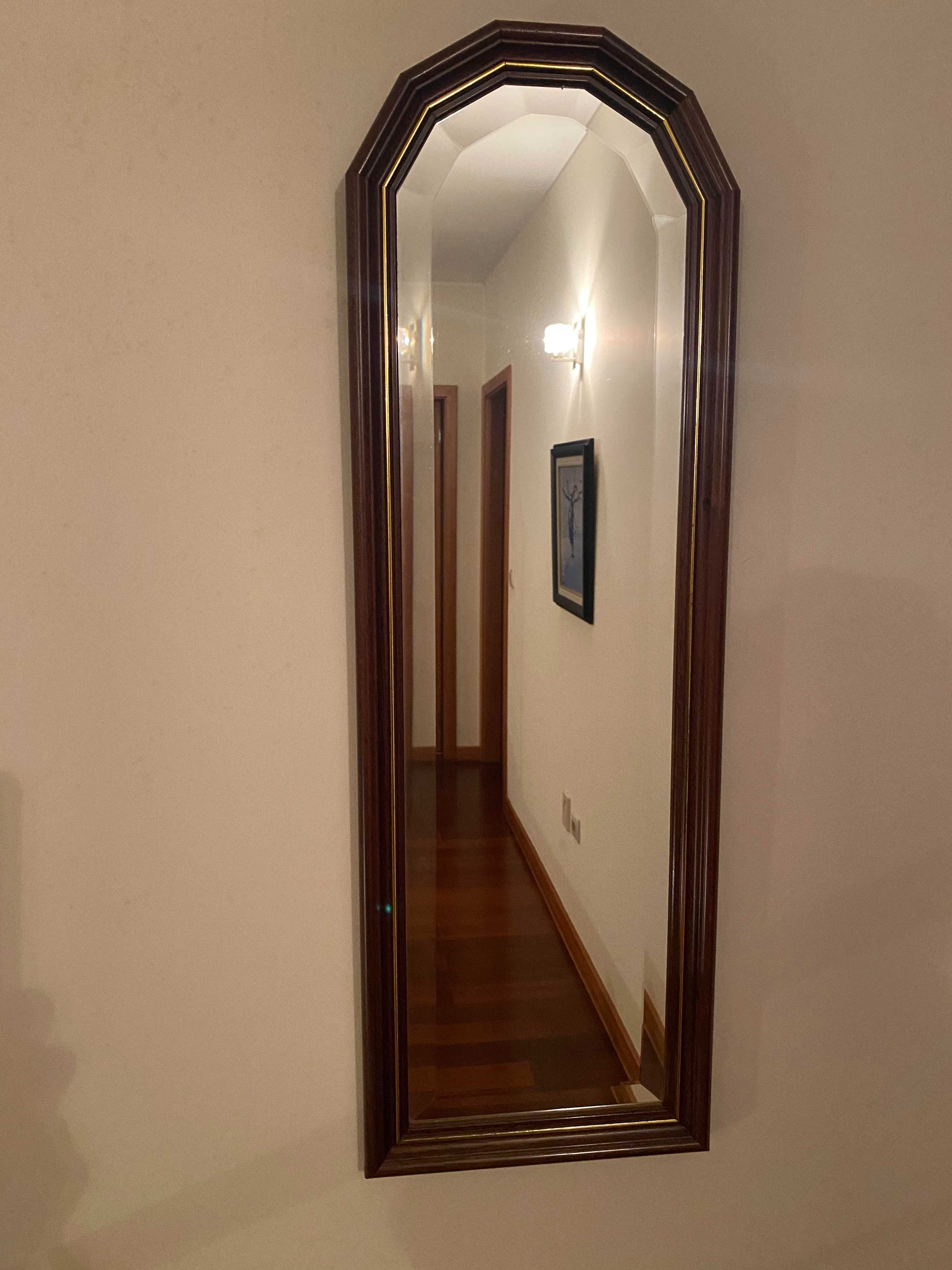Vendo conjunto dois espelhos e ofereço jarro de porcelana. PROMOÇÃO