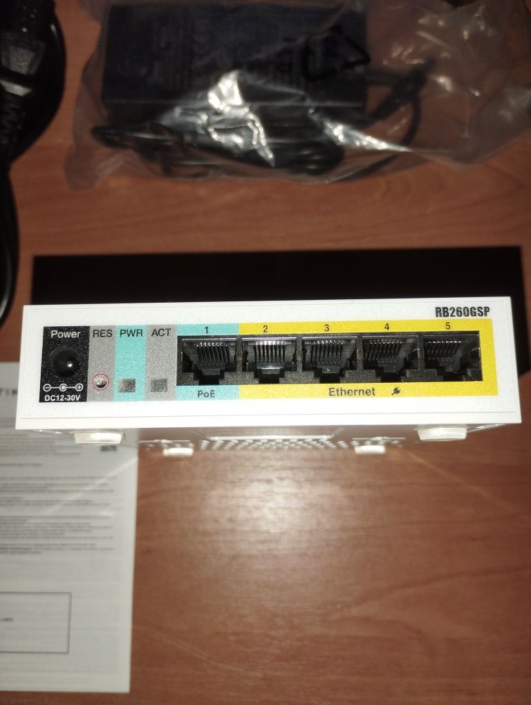Комутатор MikroTik RB260GSP (CSS106-1G-4P-1S)