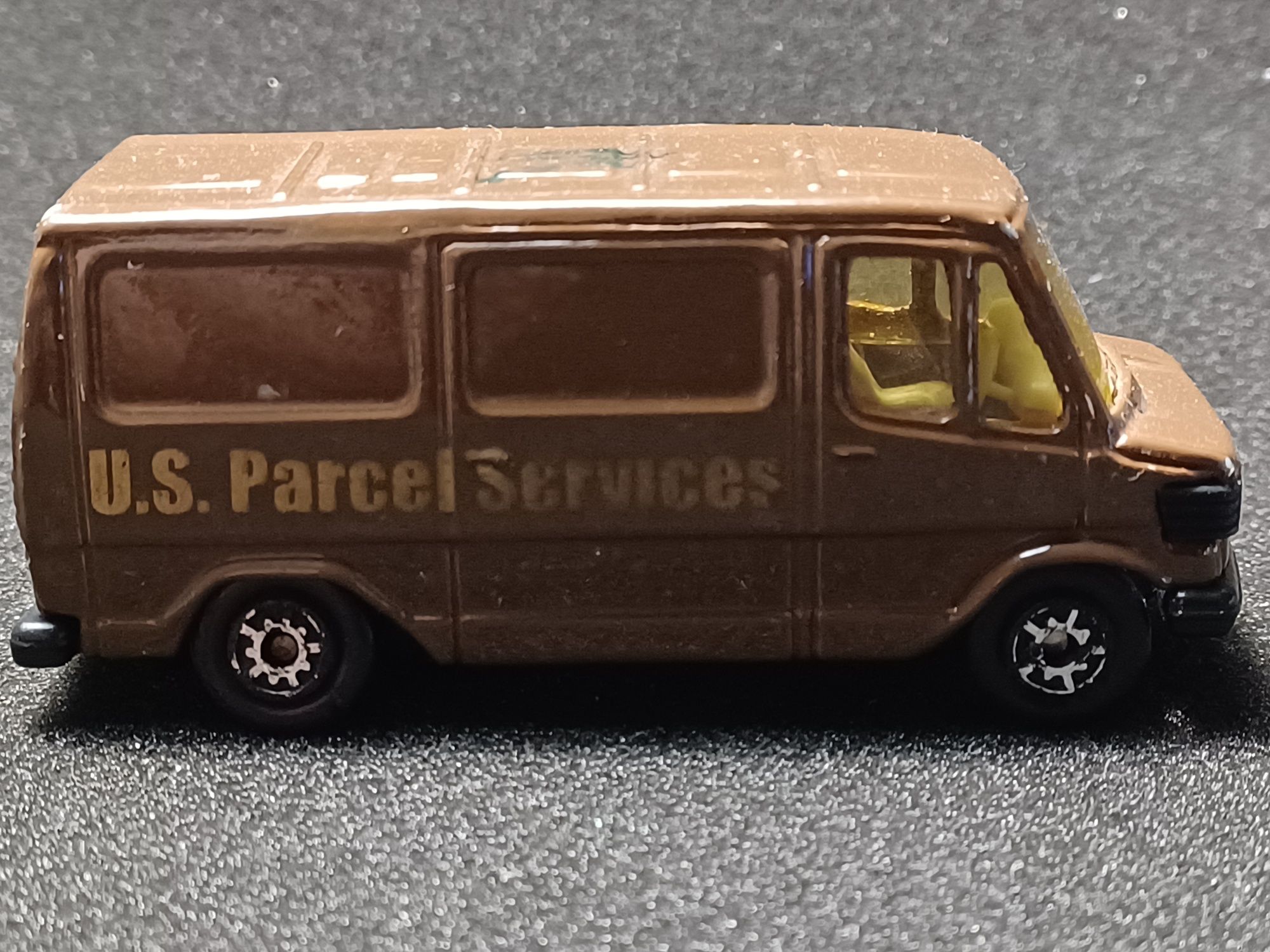 Model metalowy Mercedes Benz Van 307 D 1/64 1990