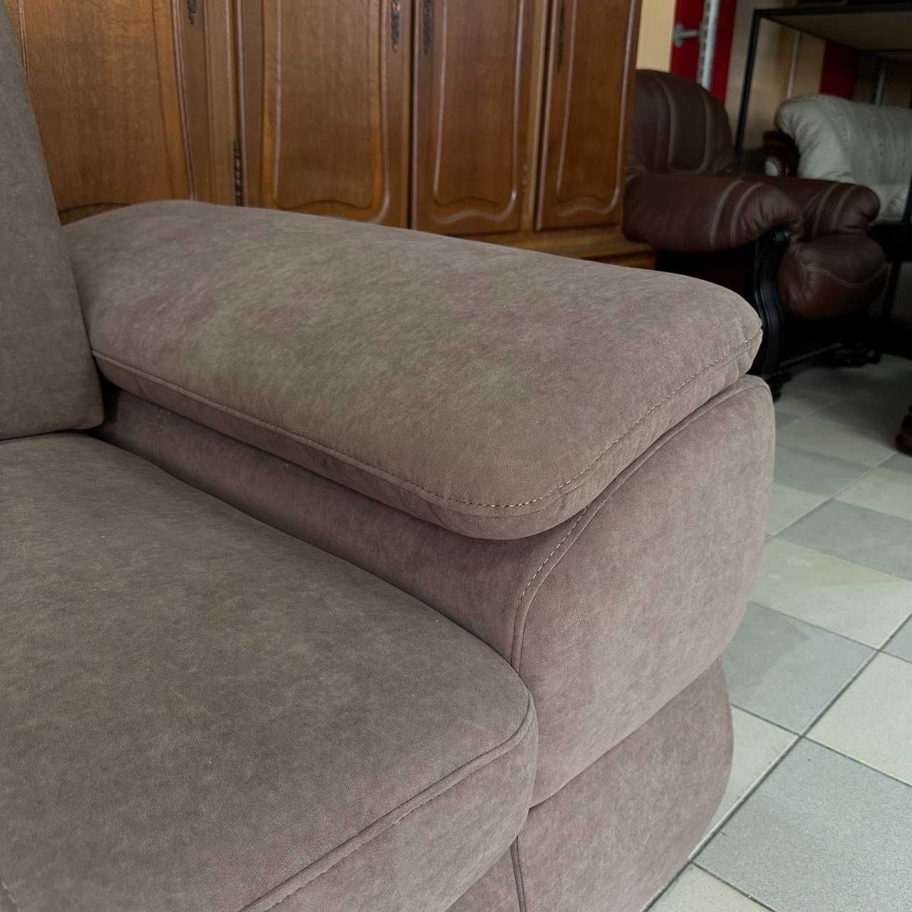 БЕЗКОШТОВНА ДОСТАВКА Розкладний диван в тканині прямий купити