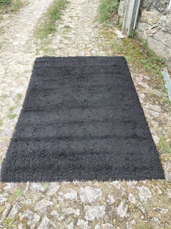 Carpete de cor negra