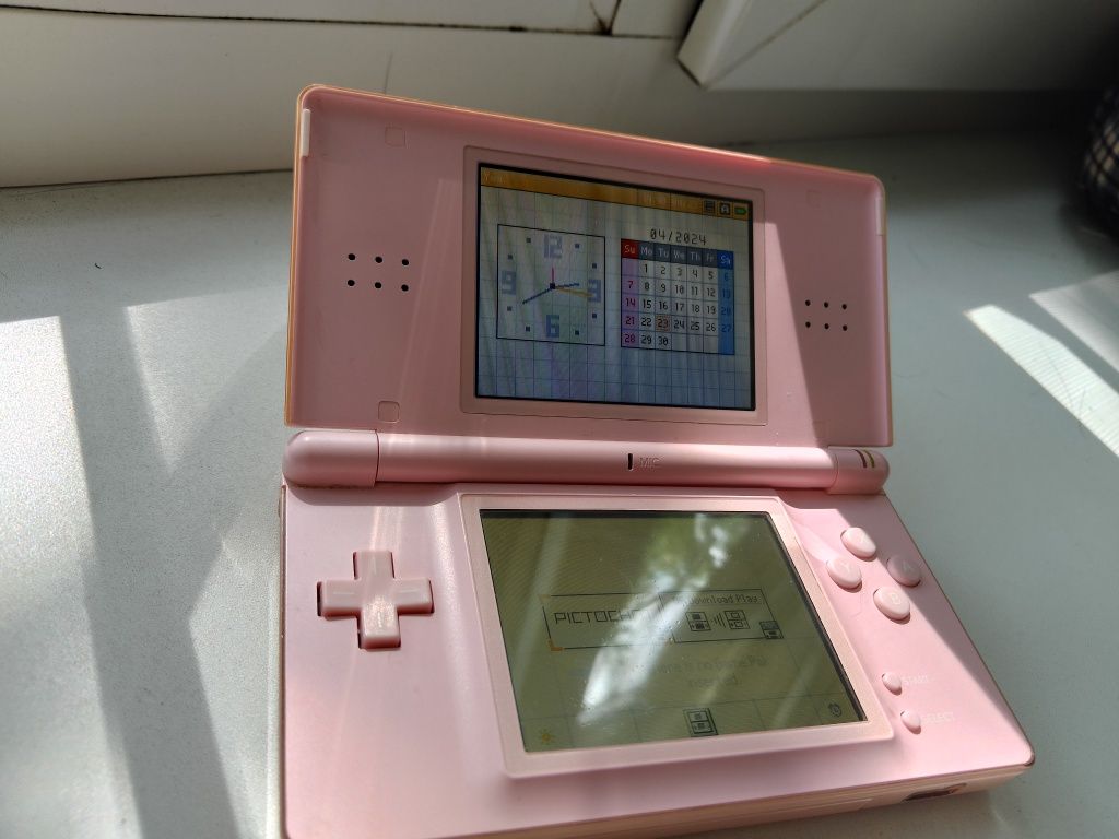 Nintendo ds lite в очень хорошем состоянии