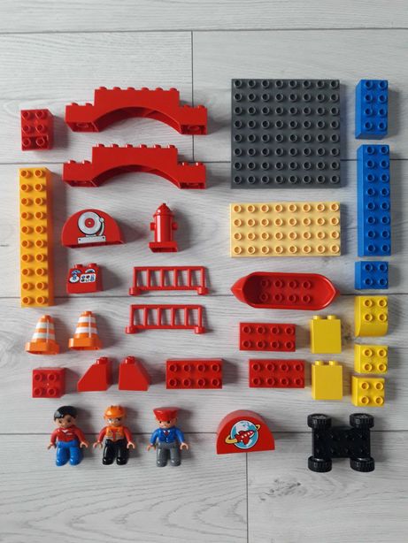 Lego duplo remiza hydrant pilot kajak płytka pachołek
