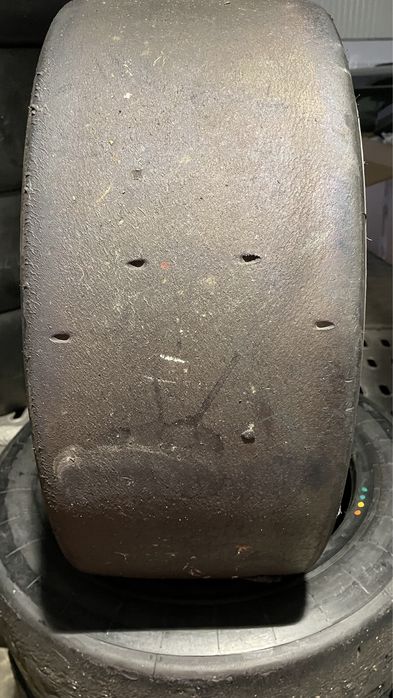 Pneus Slick de competição automóvel