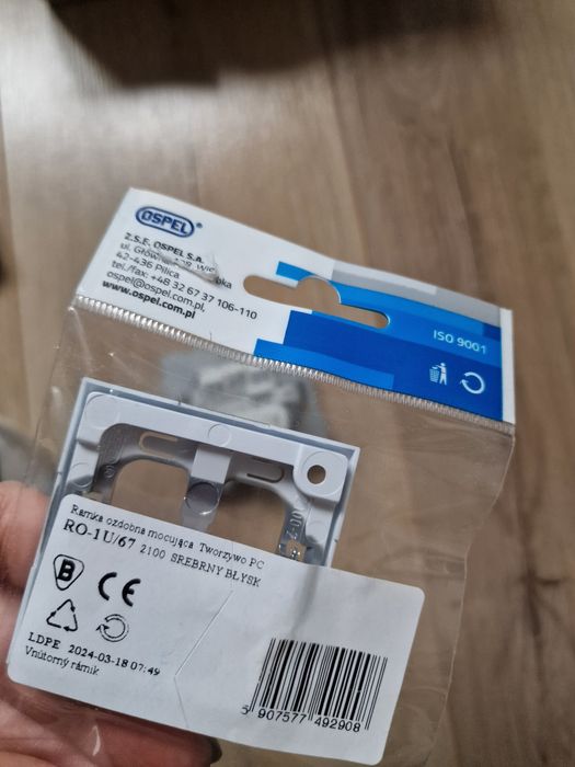 Włącznik pojedynczy, wyłącznik światła Aria czarny srebrny moduł