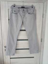 Spodnie Guess chinosy, miękki jeans 33/L jasne szare