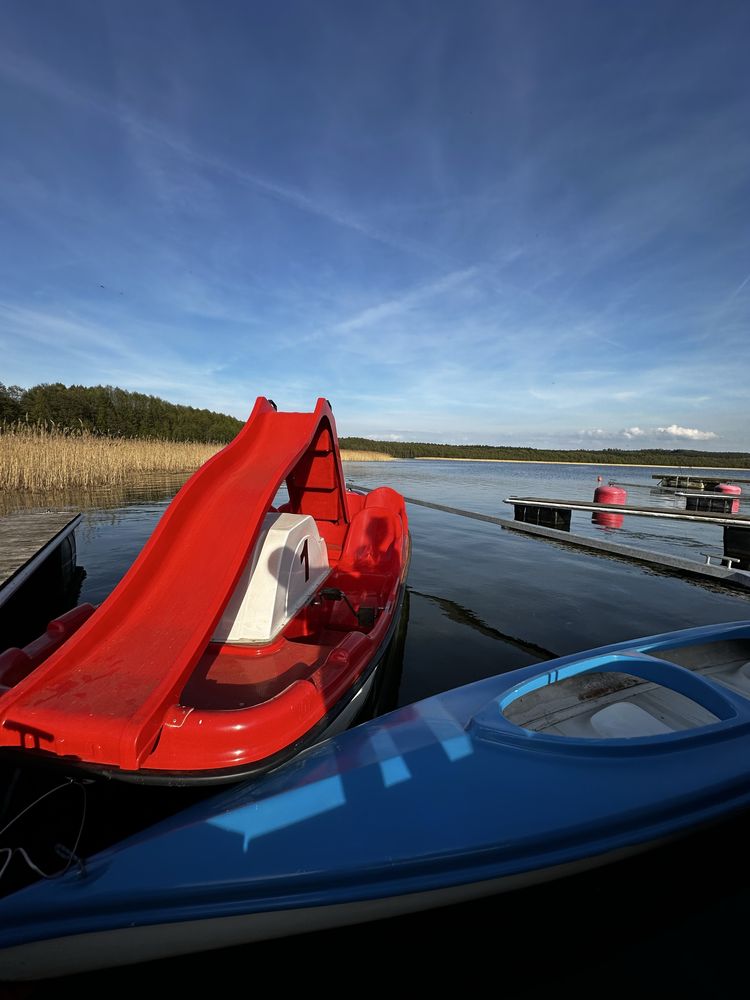 Pole kempingowe i namiotowe nad jeziorem