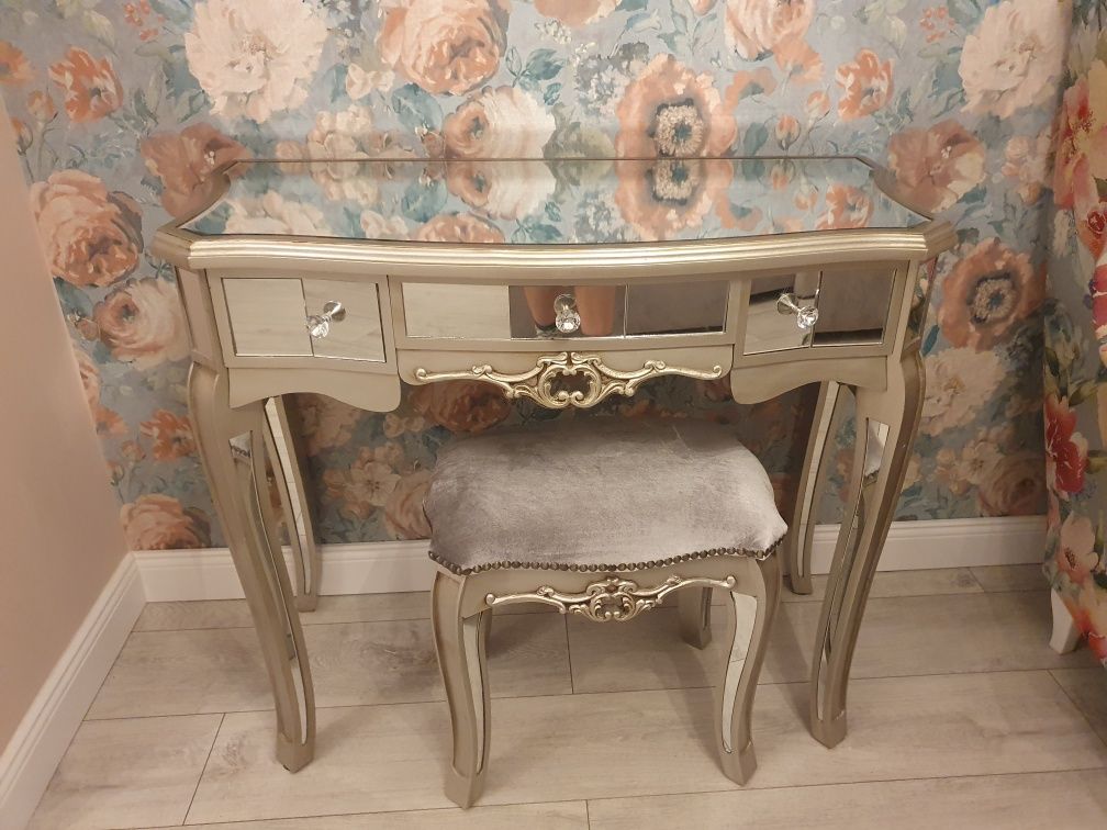 Toaletka Vintage