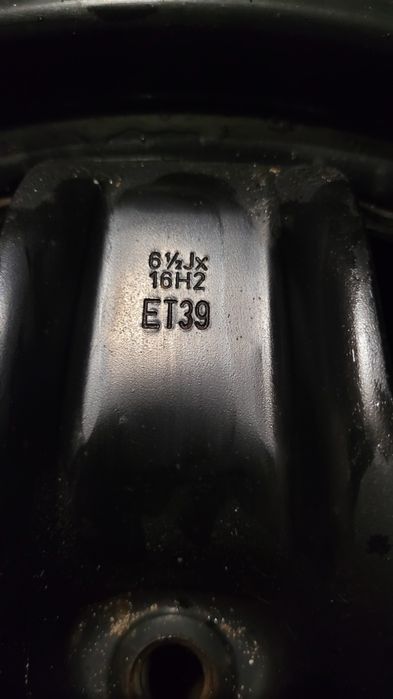 Felgi stalowe strukturalne 16 cali 5x110 Opel Saab z oponami zimowymi