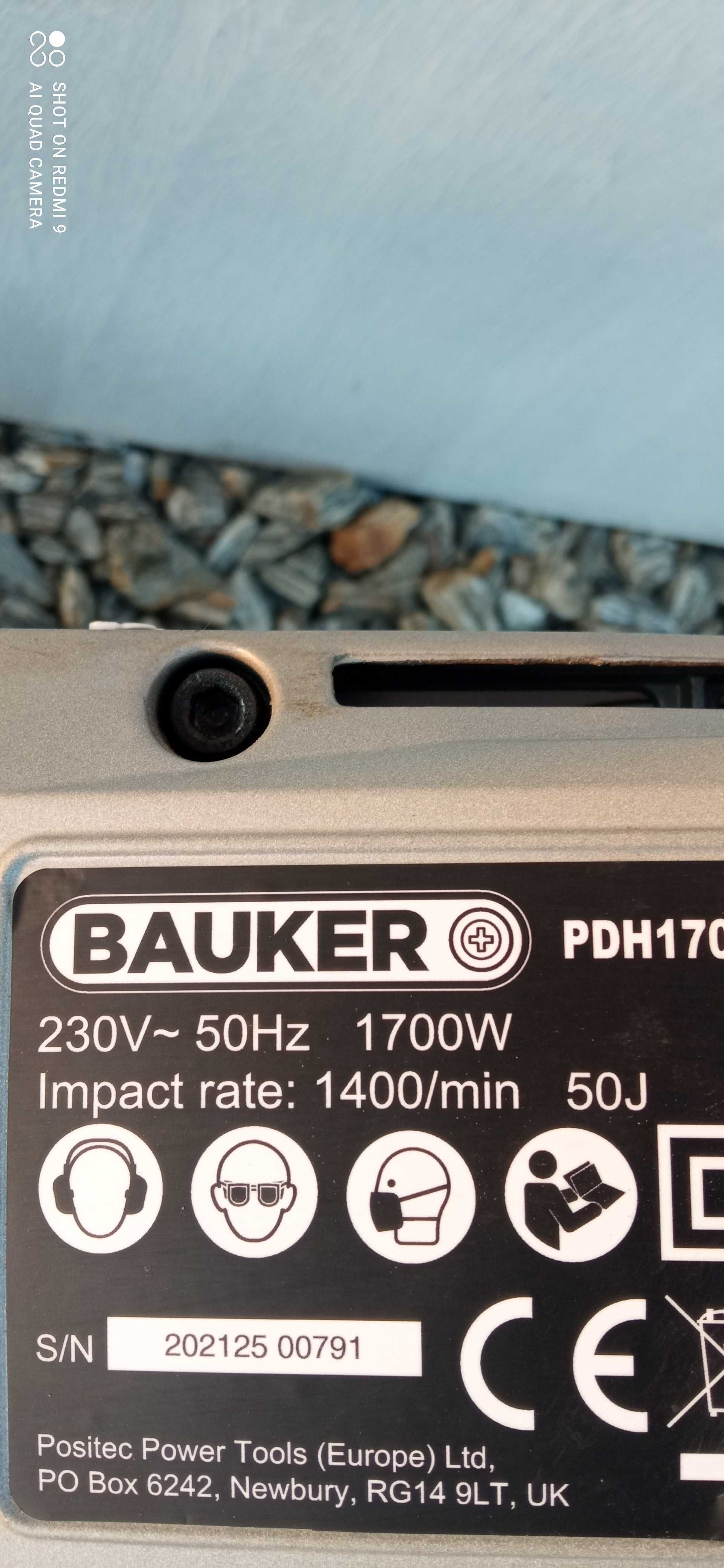 Młot wyburzeniowy Budowlany Bauker 1700w 230V 50J Udaru
Komplet