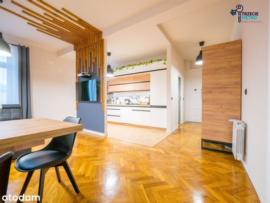 Nowe Wyposażone M-3 W Ścisłym Centrum Bielska