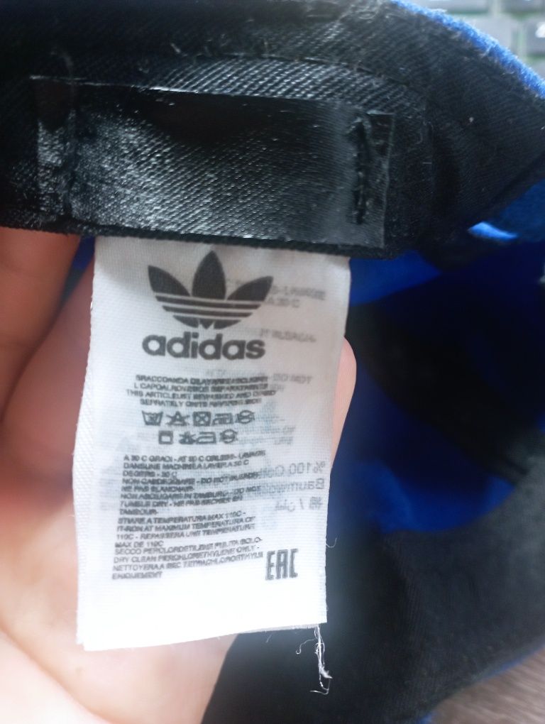 Продам кепку adidas