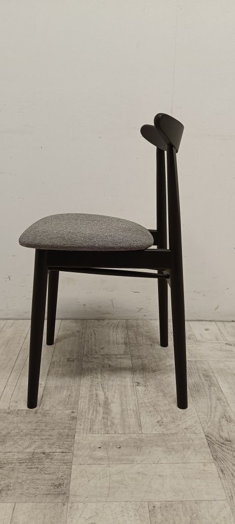 krzesło krzesła Finn A–1609 jak hałas design PRL do salonu