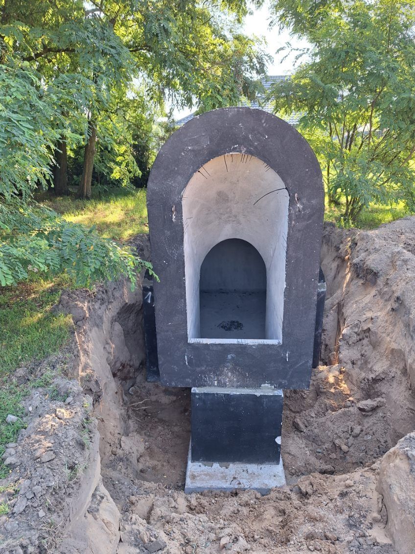 Piwnica betonowa ziemianka piwniczka spiżarnia