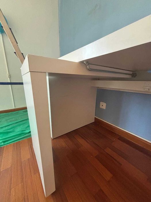 Secretária branca de madeira