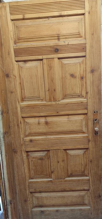 Міжкімнатні двері з міцного дерева