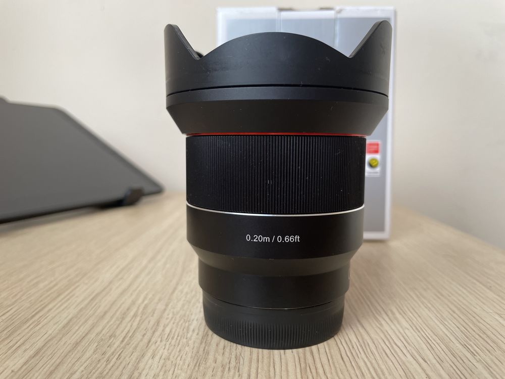 Samyang 14mm 2.8 Fe, mount-e świetny do Wnętrz