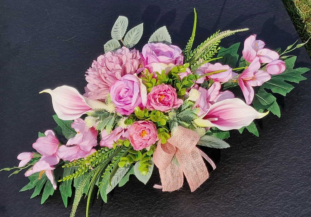 Kompozycja kwiatowa na grób cmentarz stroik ikebana Z242